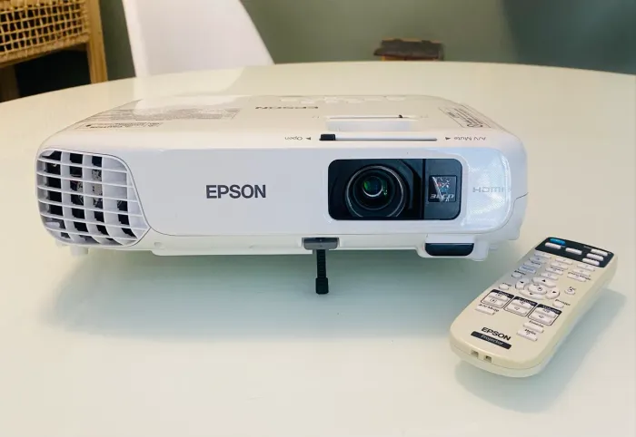 Projetor Epson Powerlite X24+