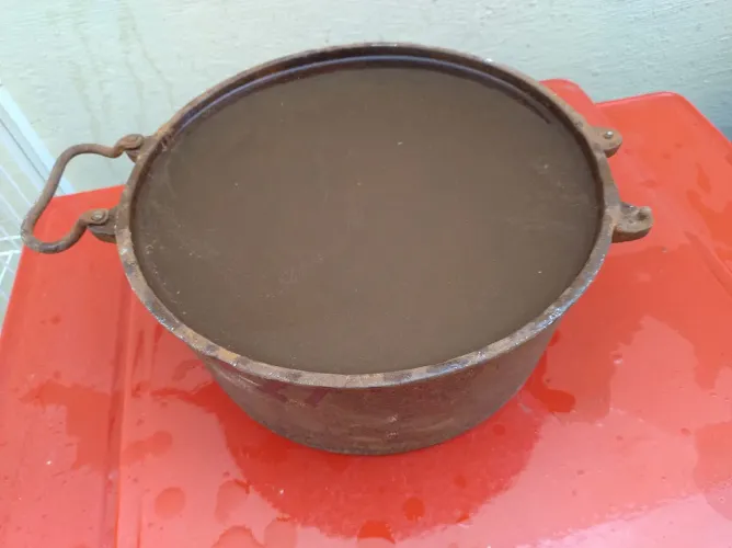 Panela de Ferro Fundido  8 litros Antiga