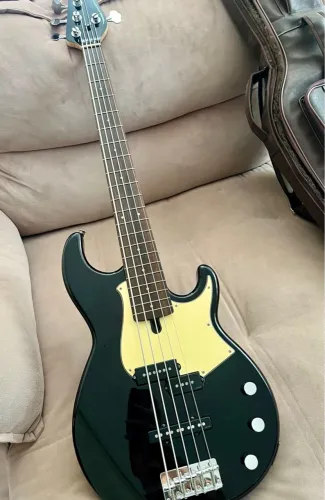 Baixo Yamaha BB 435 muito novo