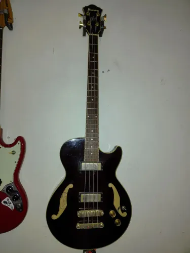 Baixo elétrico Ibanez AGB200 