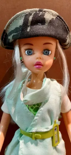 Boneca bem conservada 