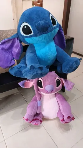 Urso de pelúcia Stitch (R$ 390,00) e Angel (R$220,00)