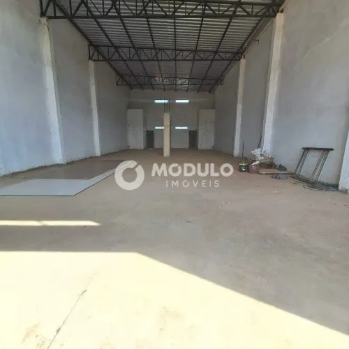 Galpão comercial disponível para locação no bairro Fruta do Conde.
