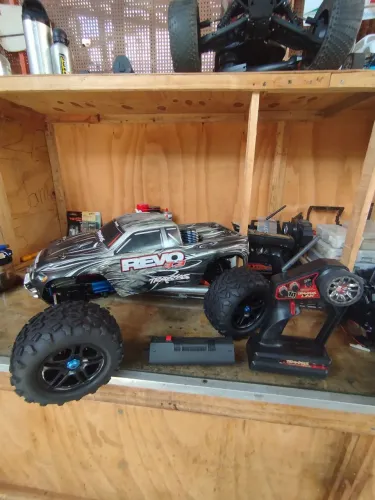 Automodelo Revo 3.3 Traxxas 