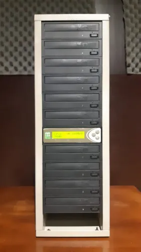 Duplicadora Sata com 10 gravadores Sony e Hd interno