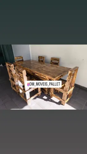 Mesa de Jantar e Cadeiras de Pallet