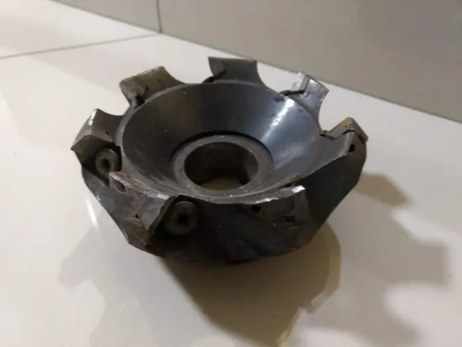 Ferramenta de Usinagem Coromant 100 mm de Diâmetro.
