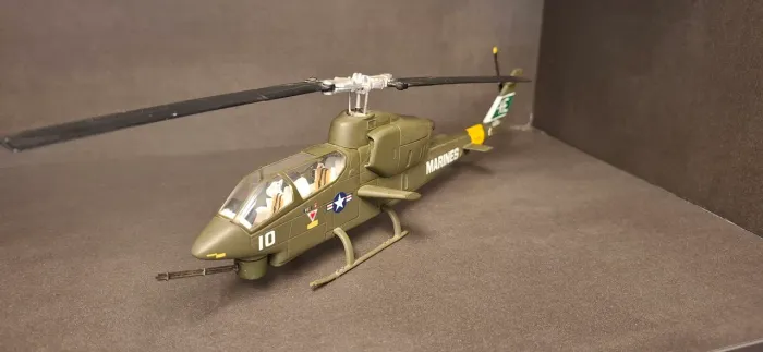Helicóptero Bell AH-1 Cobra - Escala 1:48