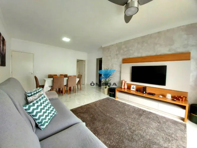 Apartamento com 3 quartos à venda na praia das Pitangueiras em Guarujá.