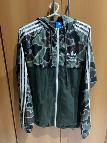 jaqueta corta vento adidas camuflado