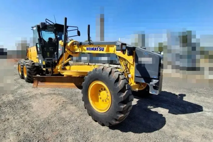 MOTONIVELADORA KOMATSU MODELO GD 655-5 2024 CABINE COM AR 