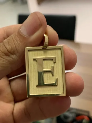 Pingente de Letra E em Ouro 18k