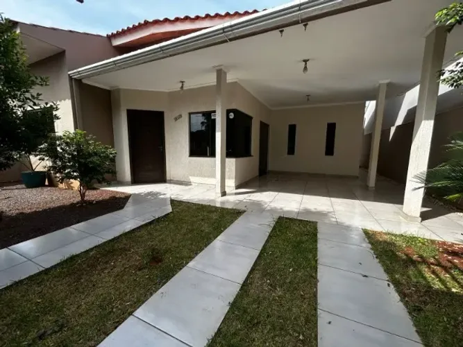 Casa Grande, com suíte e mais dois quartos, bem localizada