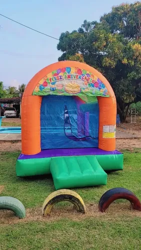 Piscina de bolinhas inflável semi nova
