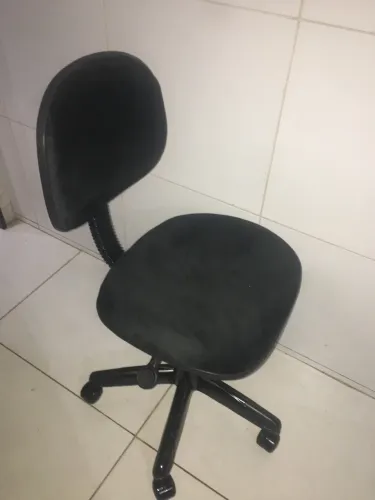 Cadeira secretaria - veludo preto 