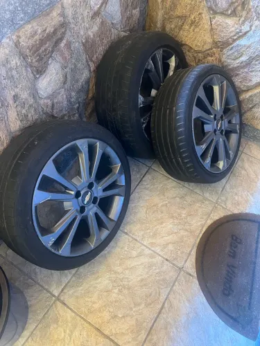 Três Rodas de Liga Leve Aro 17 Prisma 2015