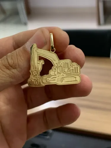 Pingente Escavadeira Ouro 18