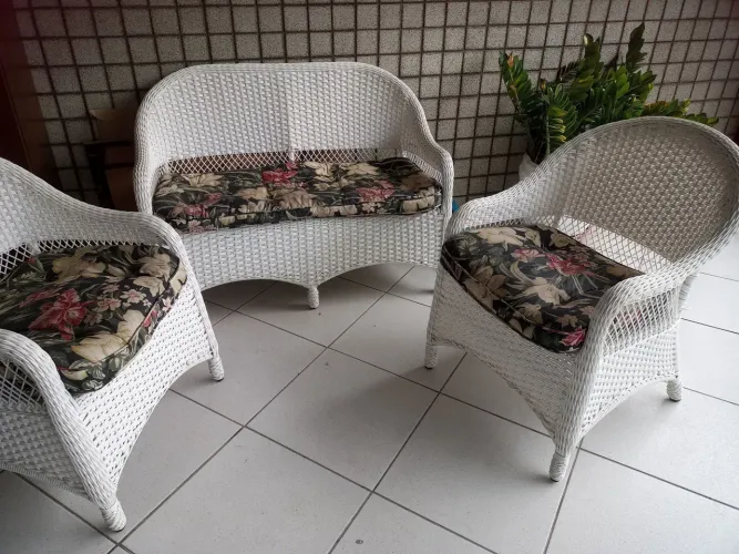 Conjunto de Sofá e Poltronas de fibra sintética
