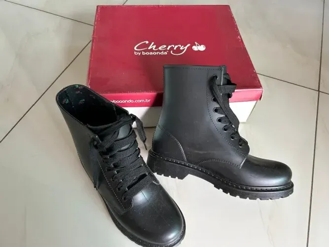 Galocha da marca Cherry na cor preta, tam. 35