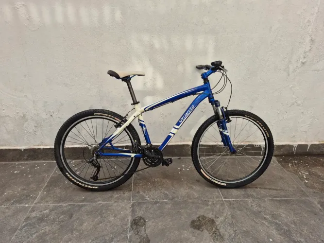 Bicicleta specialized hardrock aro 26 ano 2011