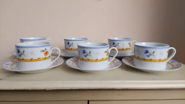 Conjunto de chá de porcelana (6 xícaras e 6 pires)