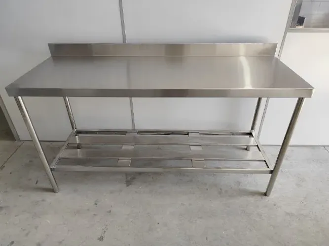 Bancada Industrial em Aço Inox - Superfície Resistente