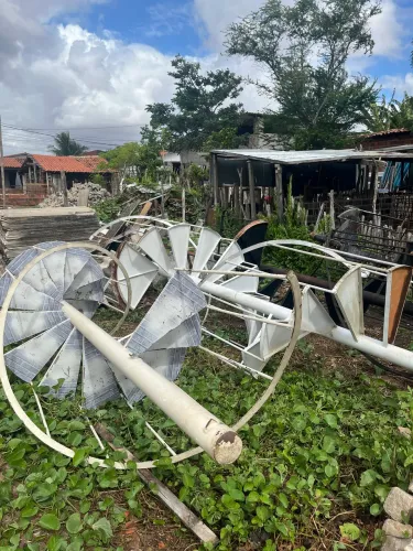 Escadas de ferro com guarda corpo 