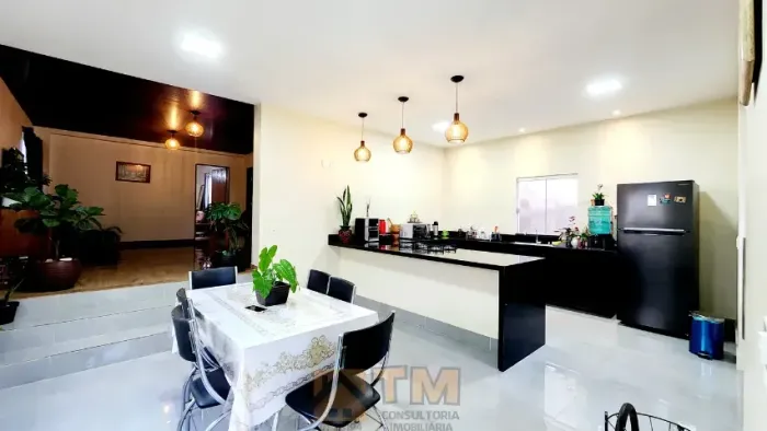 Excelente Casa toda na laje, com estrutura para mais um pavimento