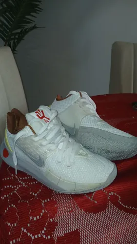 Tênis Nike Kyrie - n.40/41