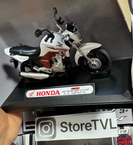 Miniatura Moto Titan 150 Branca 1:18