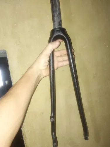 Garfo,guidom,canote e selim de Carbono