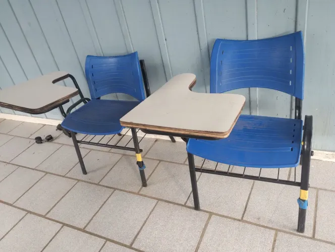 Cadeiras Universitárias com prancheta