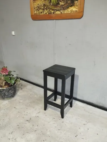 Banquinho preto para comércio