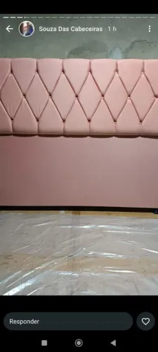 Cabeceira de cama estofada rosa