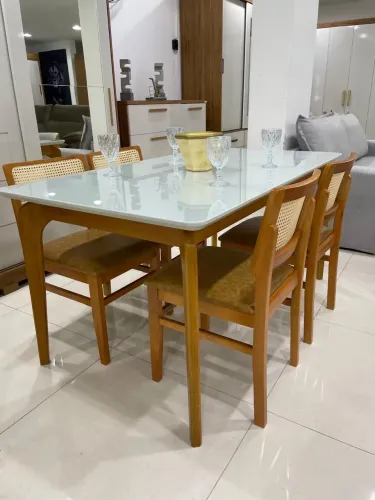 Mesa retangular de 4 lugares