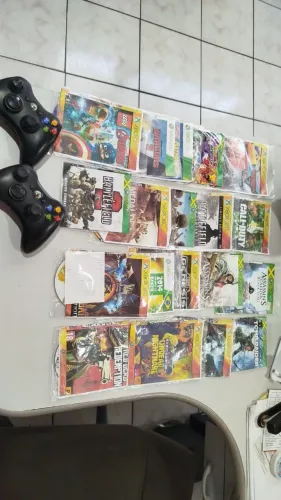 Xbox 360 desbloqueado com 19 jogos.