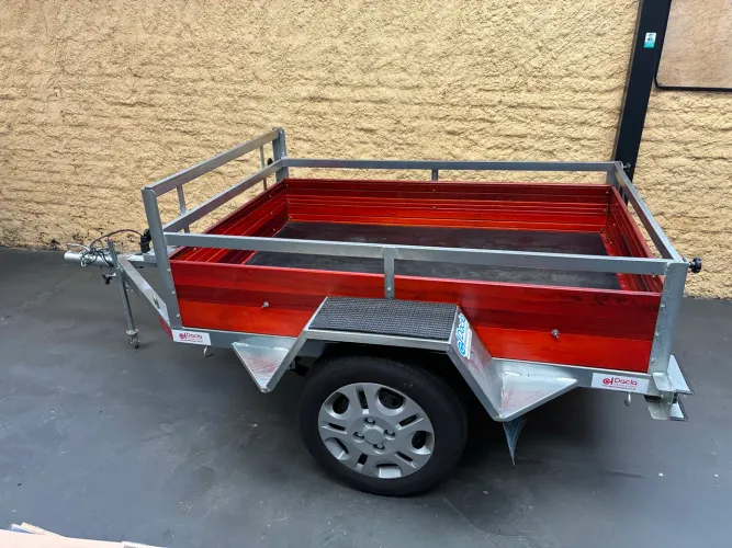 Carretinha fazendinha/moto - marca Dacla Nova 1,60 x 1,10metros de carroceria