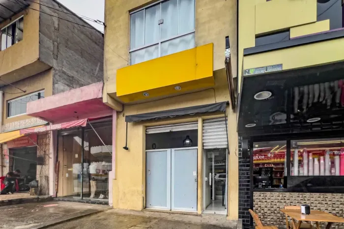 Prédio comercial na Rua Tibúrcio de Sousa, 2668 - Loja 2 120 m²