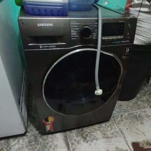 Máquina lava e seca