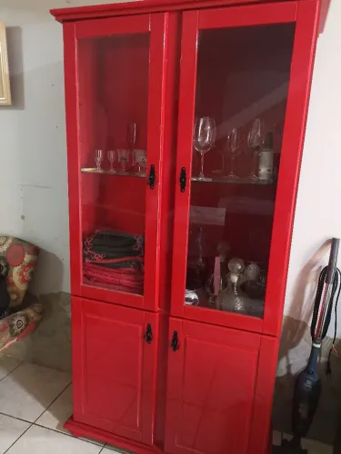 CRISTALEIRA VERMELHA LAQUEADA 2 PORTAS