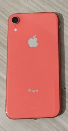 Vendo iPhone XR cor coral 64 GB e 75% bateria original sem peça trocada, iCloud livre.