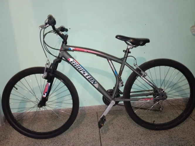Bicicleta Houston Atlantis Mad, aro 26 com 21 marchas.