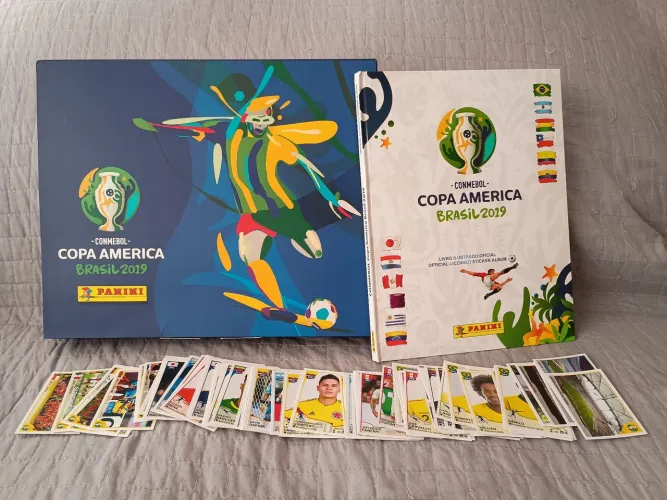 Álbum de Figurinhas Panini Copa América Brasil 2019 + Box + 120 Figurinhas 