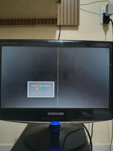 MONITOR SAMSUNG 16 POLEGADAS COM RISCO