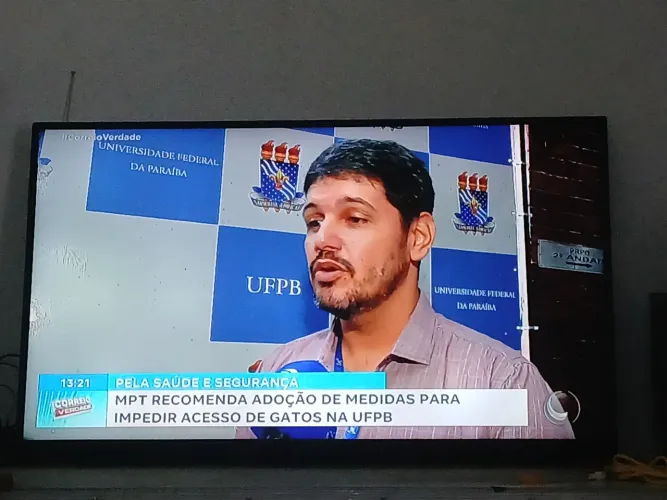 Vendo uma TV Philips 39 polegadas não é Smart