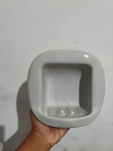 Saboneteira antiga de chumbar cinza claro