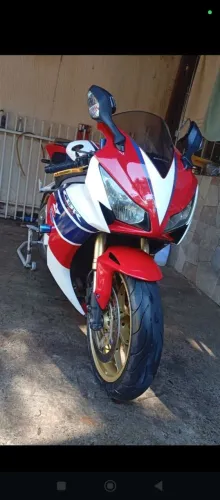 CBR 1000 Fireblade acto trocas, leia o anúncio sem perguntas desnecessárias