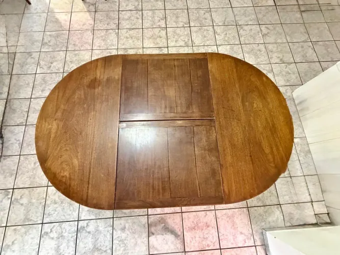Mesa de madeira redonda