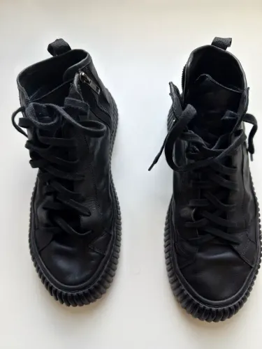 Bota Osklen original com zíper em couro preto