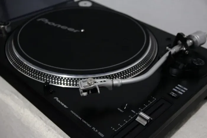 Toca Discos Vinil Profissional Pioneer PLX-1000 Head Shell e Agulha Original Shure M44-7